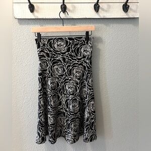 LulaRoe black and white roses, mid length skirt. xsmall